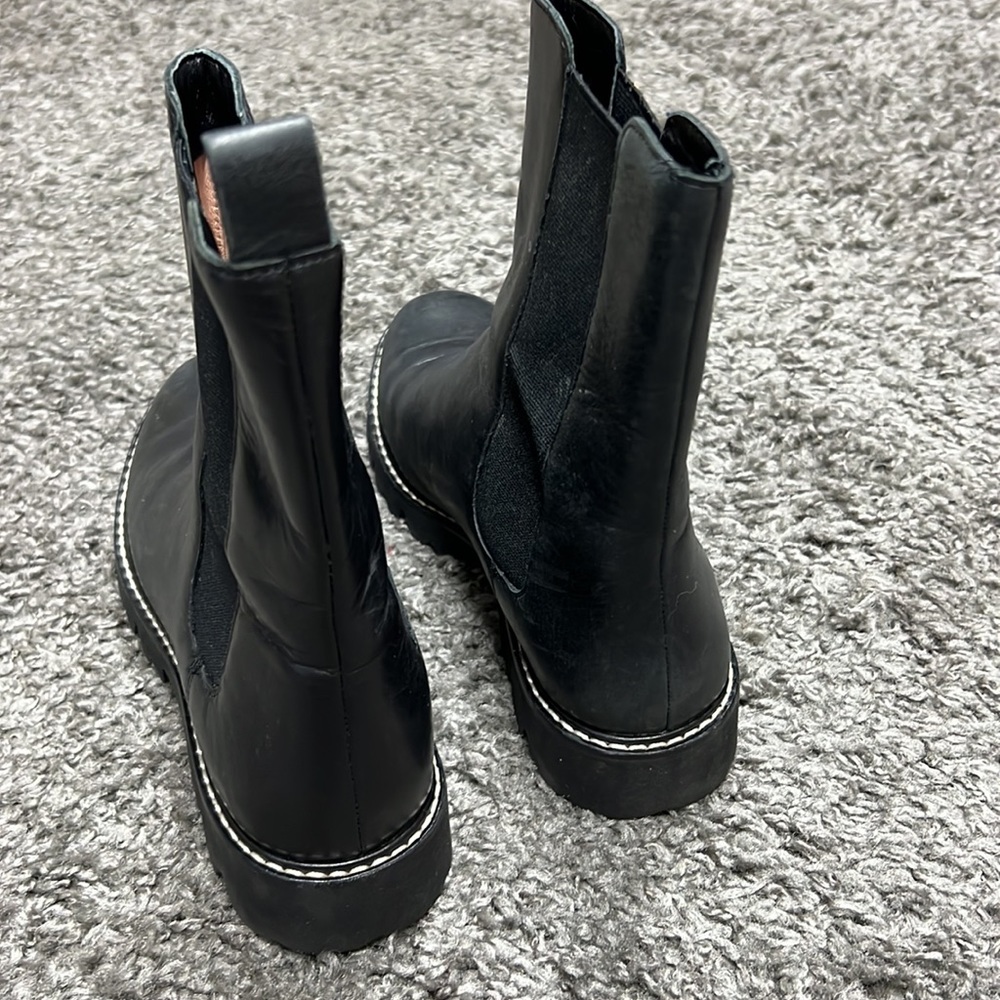 JCrew Gwen Chelsea Boots Booties Womens Black Lug Sole Leather Jaden preowned - Picture 2 of 3